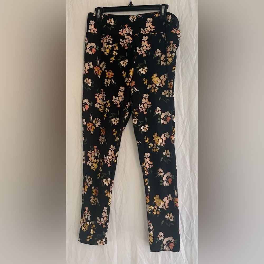 Terra & Sky Women’s Black with Pink Flora design Leggings size 1X (16W-18W)